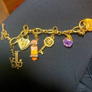 Juicy court bracket and charms